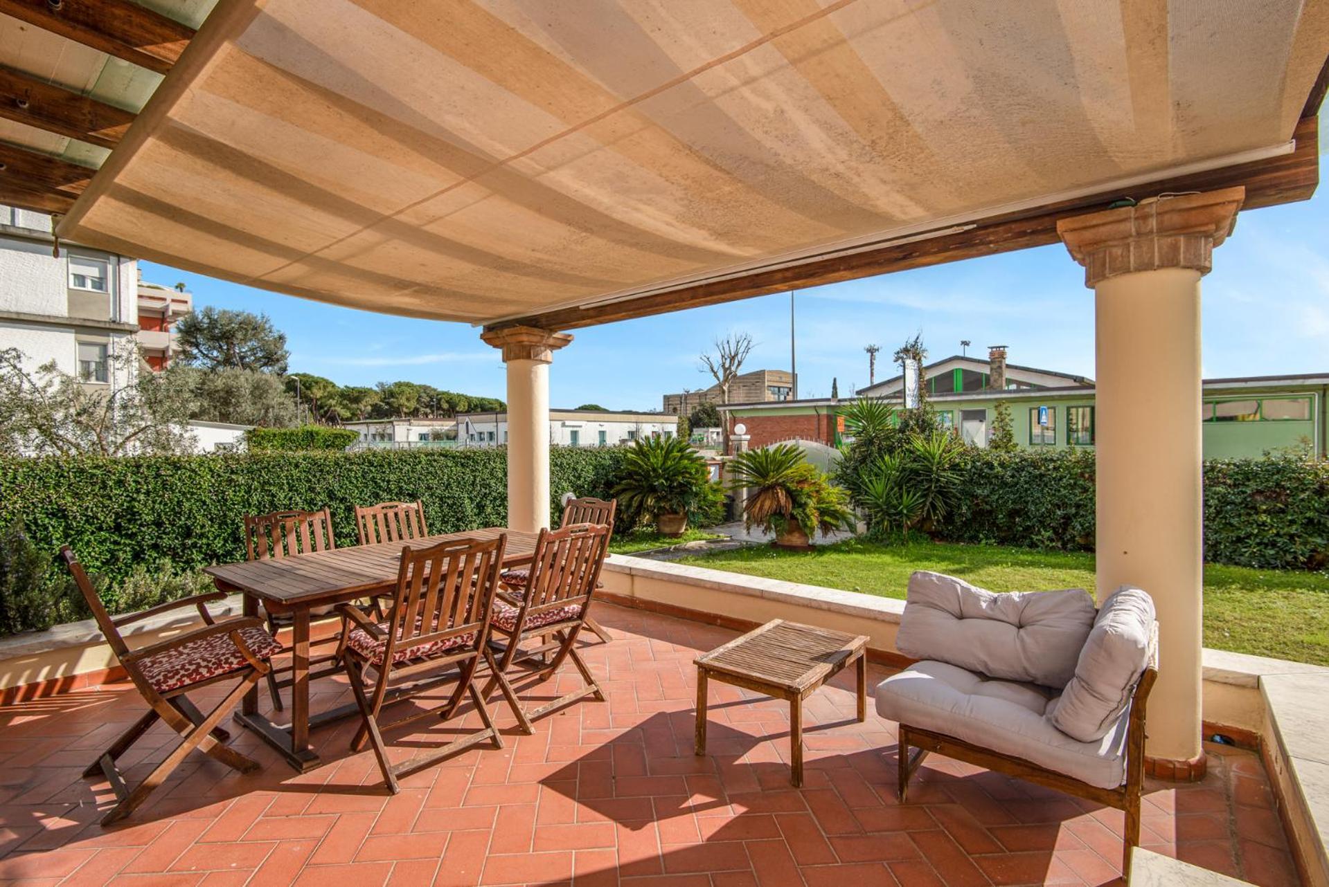 Splendido Monolocale Con Spazioso Giardino E Veranda A 500 Mt Dal Mare Marina Di Carrara Buitenkant foto
